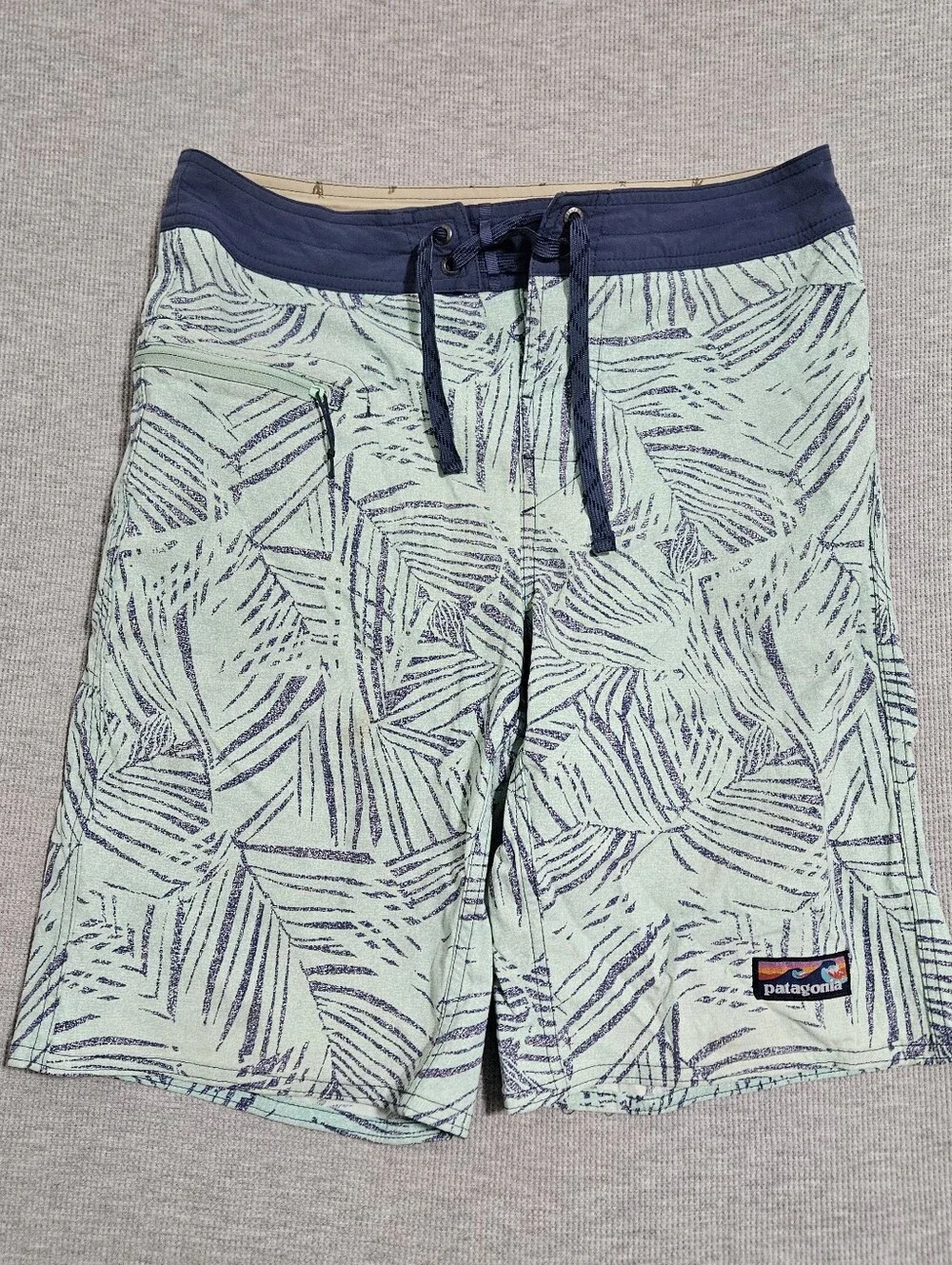 Patagonia Men's Mint Green Patterned Swim Trunks Size 30